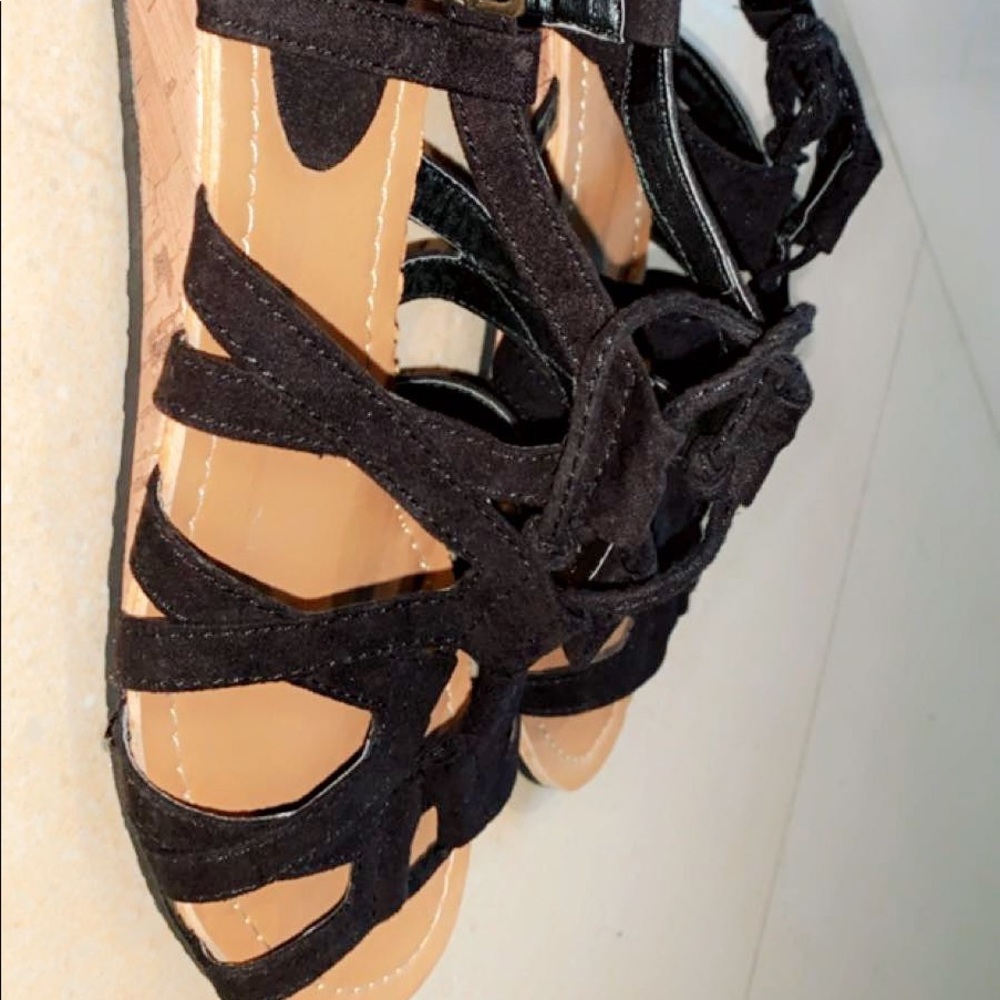 Sandals with a little heel in perfect conditionc